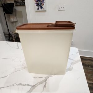 RARE VINTAGE Large Brown Tupperware Cereal Keeper 10" X 4.5"